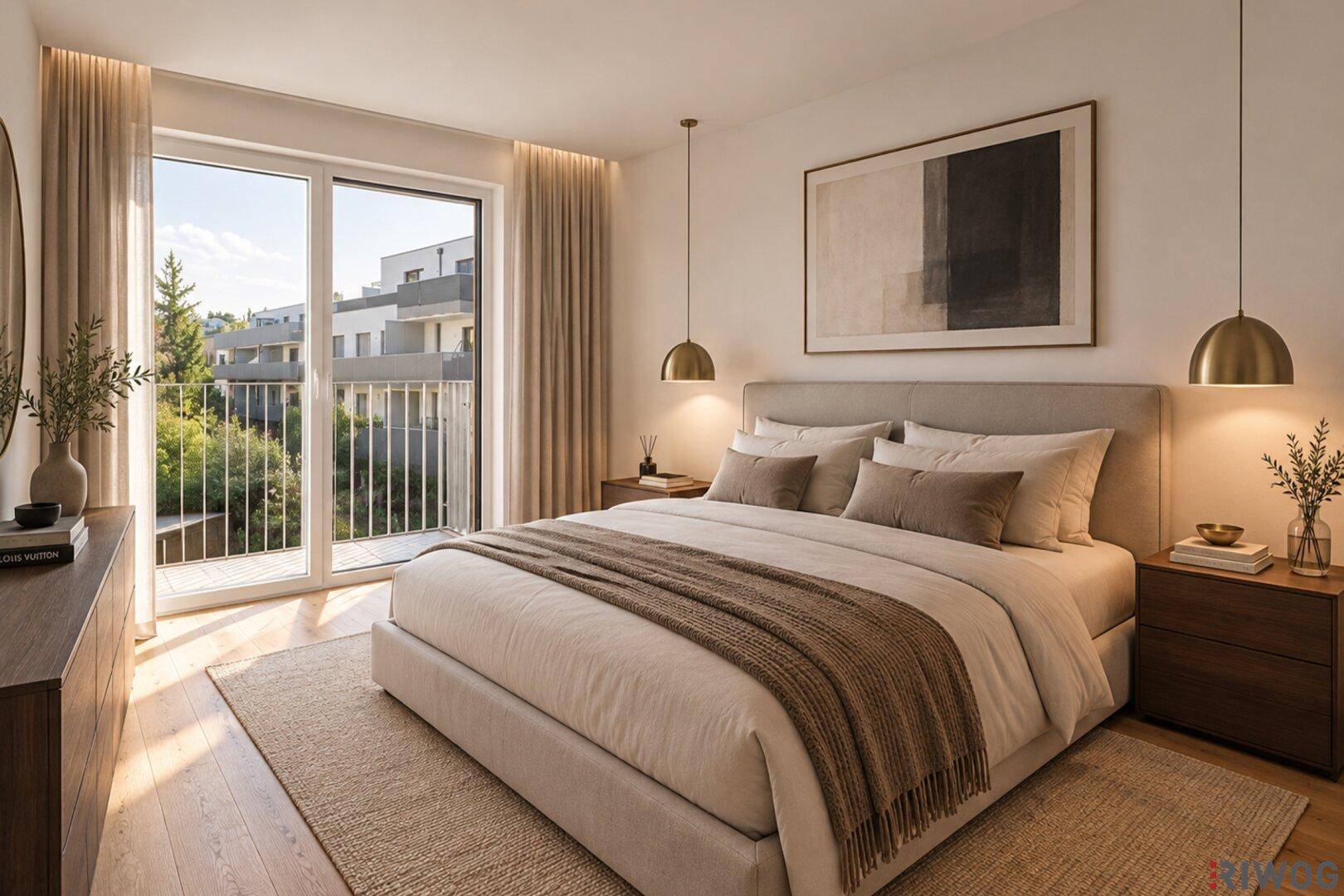 Gemütliches Schlafzimmer mit Doppelbett, Holzboden und direktem Zugang zum Balkon.