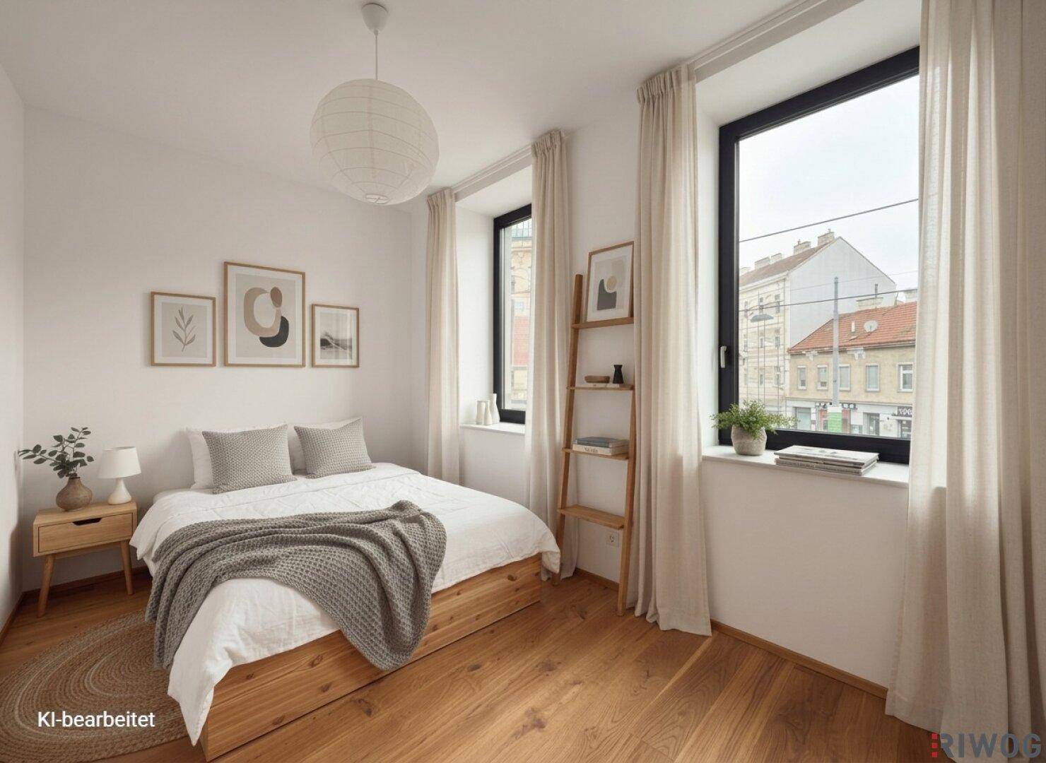 Gemütliches Schlafzimmer mit Holzboden, großen Fenstern und Blick auf die Stadt.