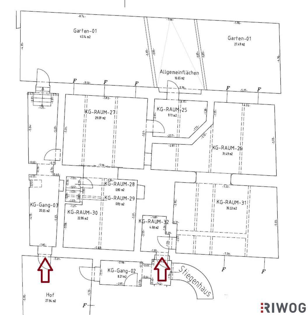 Grundriss des Kellergeschosses mit verschiedenen Lagerräumen und Zugang zu Gartenbereichen.