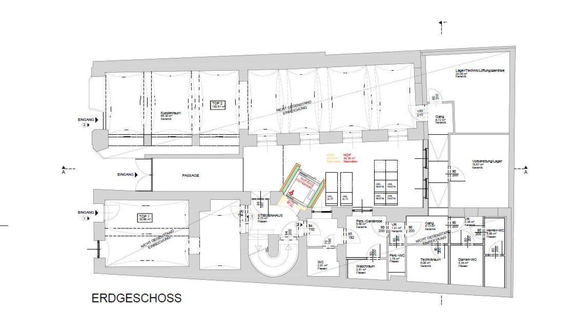 Grundriss des Erdgeschosses mit mehreren kommerziellen Einheiten und Zugängen.