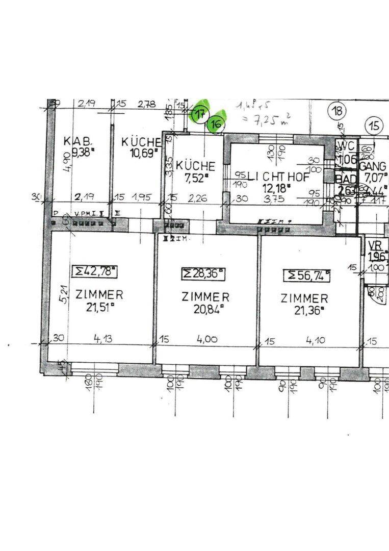 Detaillierter Grundriss mit mehreren Zimmern, Küche und Bad, inklusive Flächenangaben.