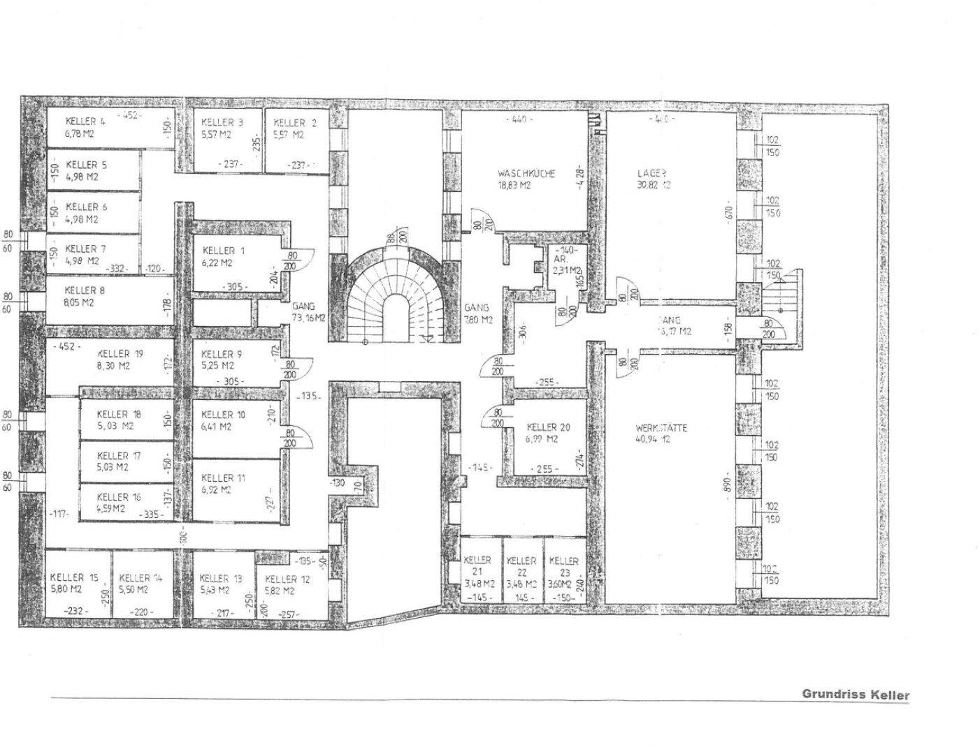 Detaillierter Grundriss des gesamten Kellergeschosses mit zahlreichen Kellerräumen, Waschküche, Lager und Werkstatt.