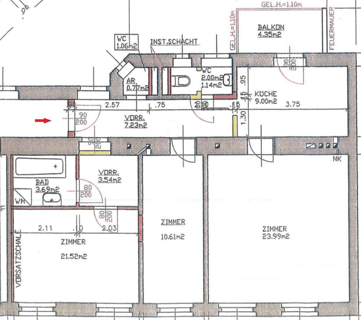 Detaillierter Grundriss einer Wohnung mit mehreren Zimmern, Bad, zwei WCs und einem Balkon.