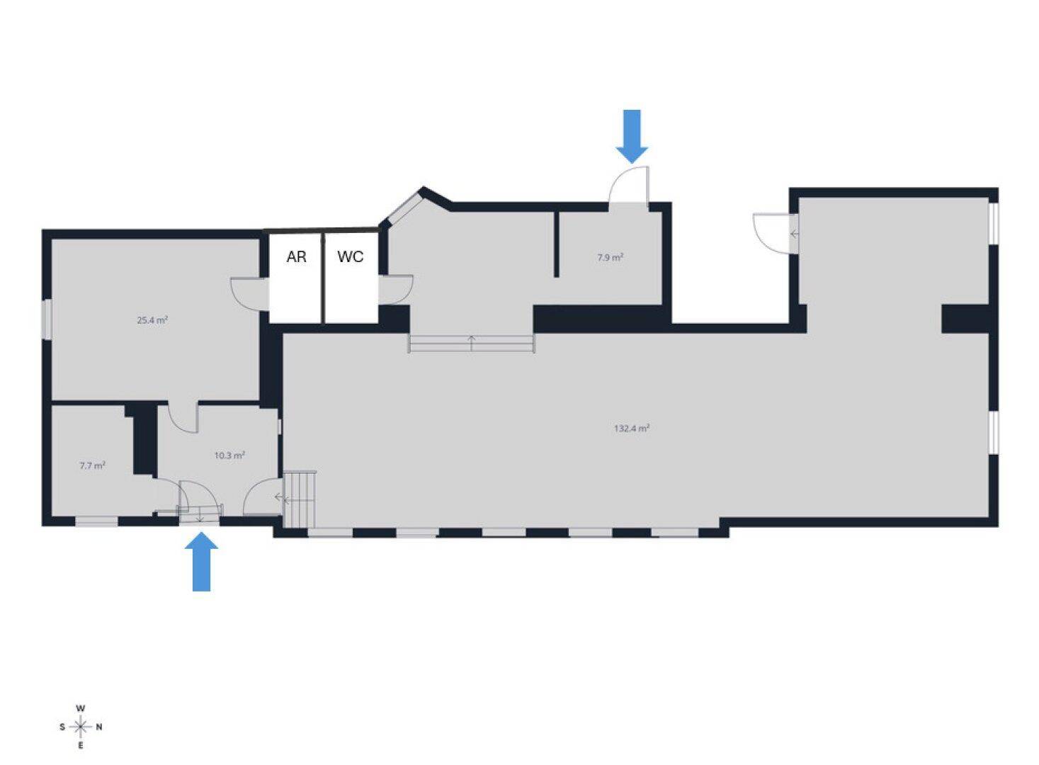 Grundrissplan mit verschiedenen Räumen, Flächenangaben und eingezeichneten Zugängen.
