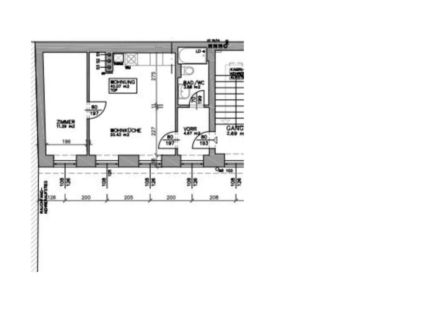 Grundriss zeigt Wohnküche, Zimmer, Bad/WC und Gang mit Maßangaben.