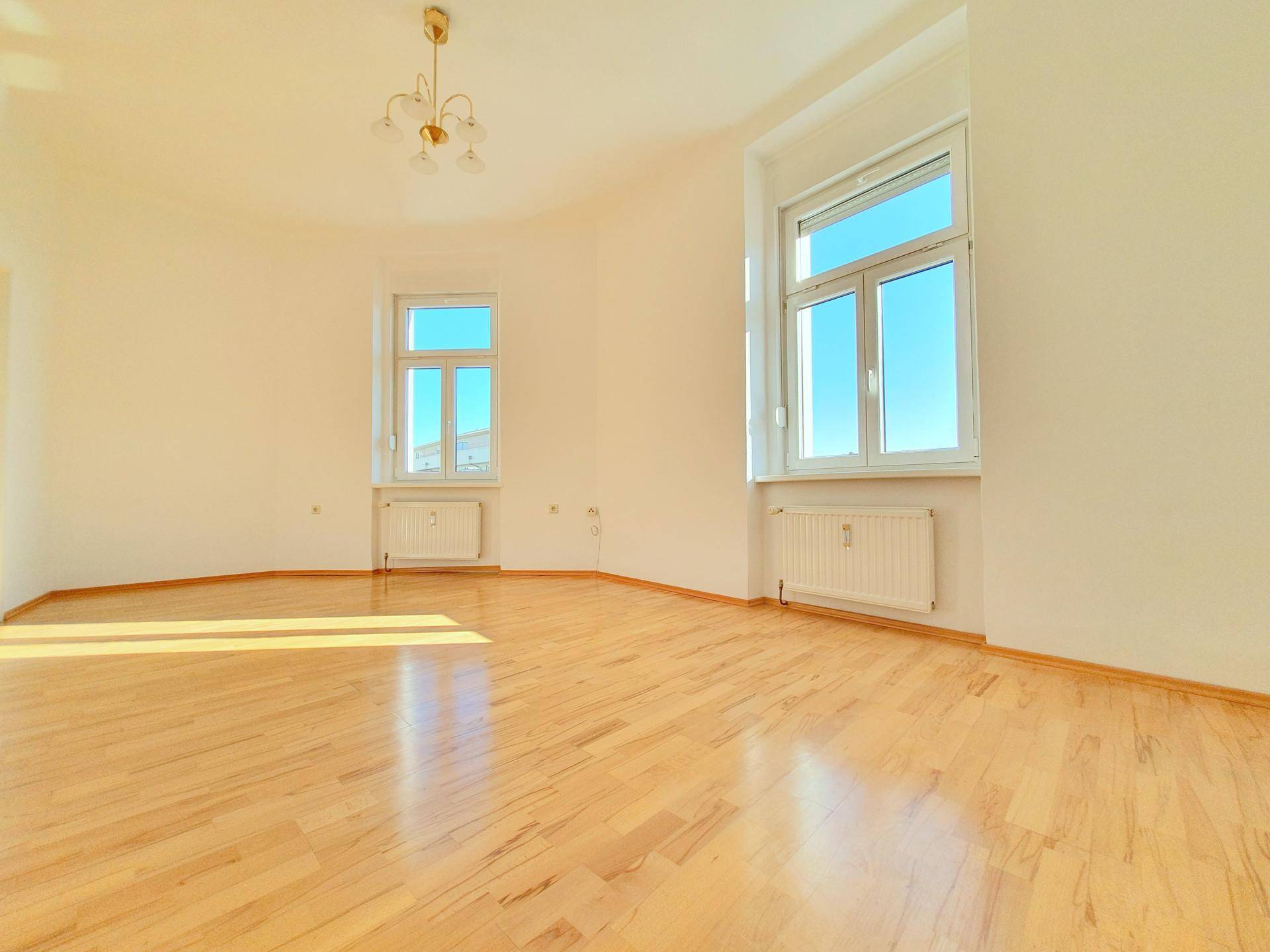 * * * SINGLE- und PÄRCHEN-HIT... ALLES UNIS GUT ERREICHBAR... mit SCHLOSSBERG- und DOMBLICK * * * - Ansicht 2