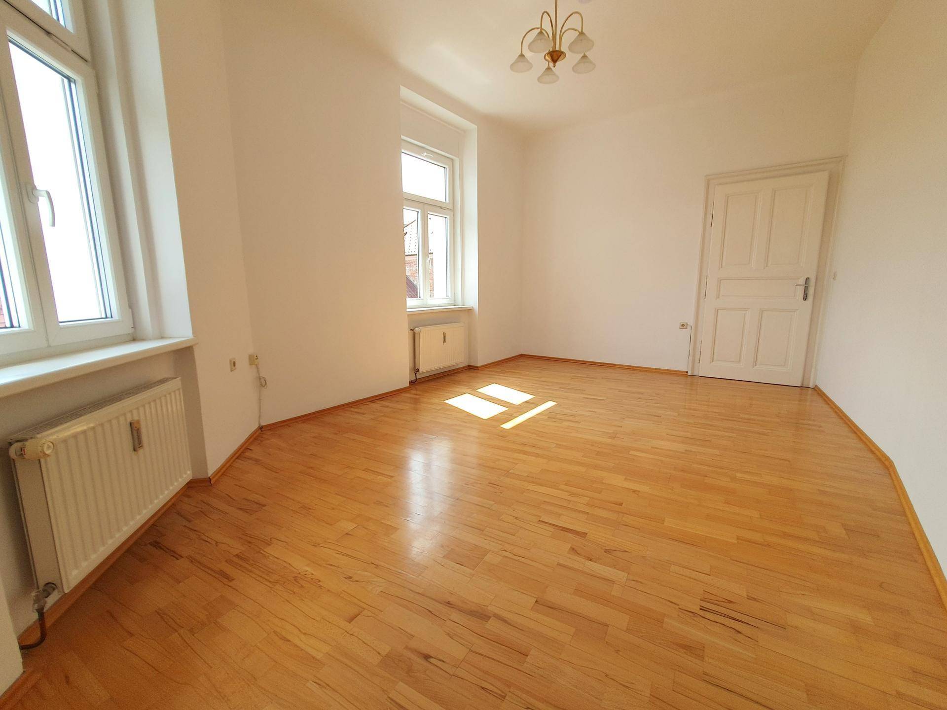 * * * SINGLE- und PÄRCHEN-HIT... ALLES UNIS GUT ERREICHBAR... mit SCHLOSSBERG- und DOMBLICK * * * - Mehr