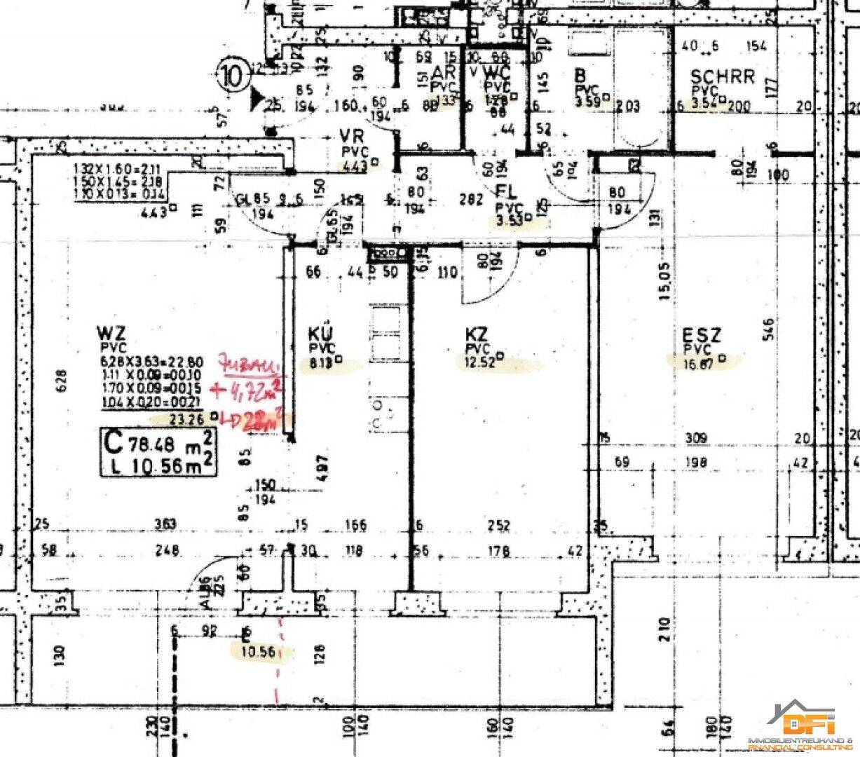 Detaillierter Grundriss der Wohnung mit Raumaufteilung und Maßen, inklusive Balkon.