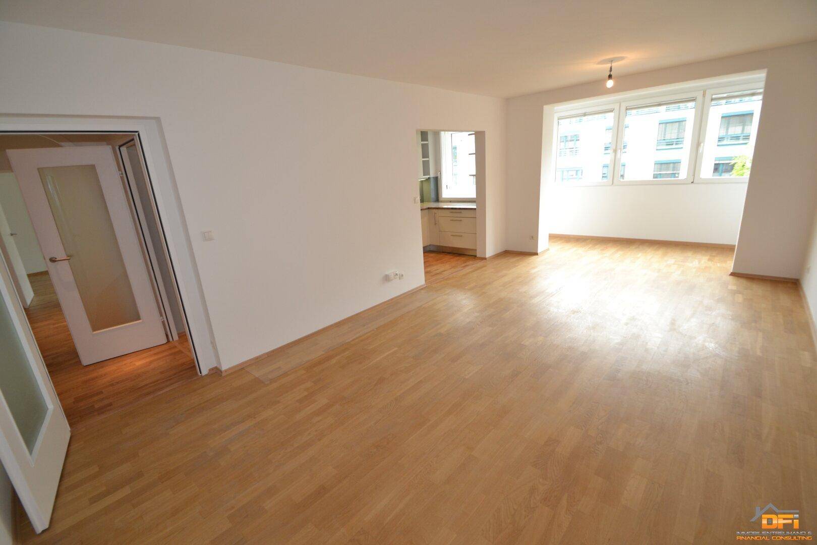 LOGGIATRAUM: Sonnige 3-Zimmer Wohnung mit verglaster Loggia nahe U-Bahn - BEFRISTET VERMIETET - Ansicht 2