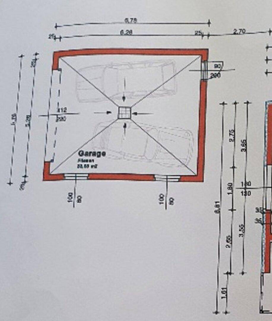 Grundriss der Garage mit Platz für zwei Fahrzeuge.
