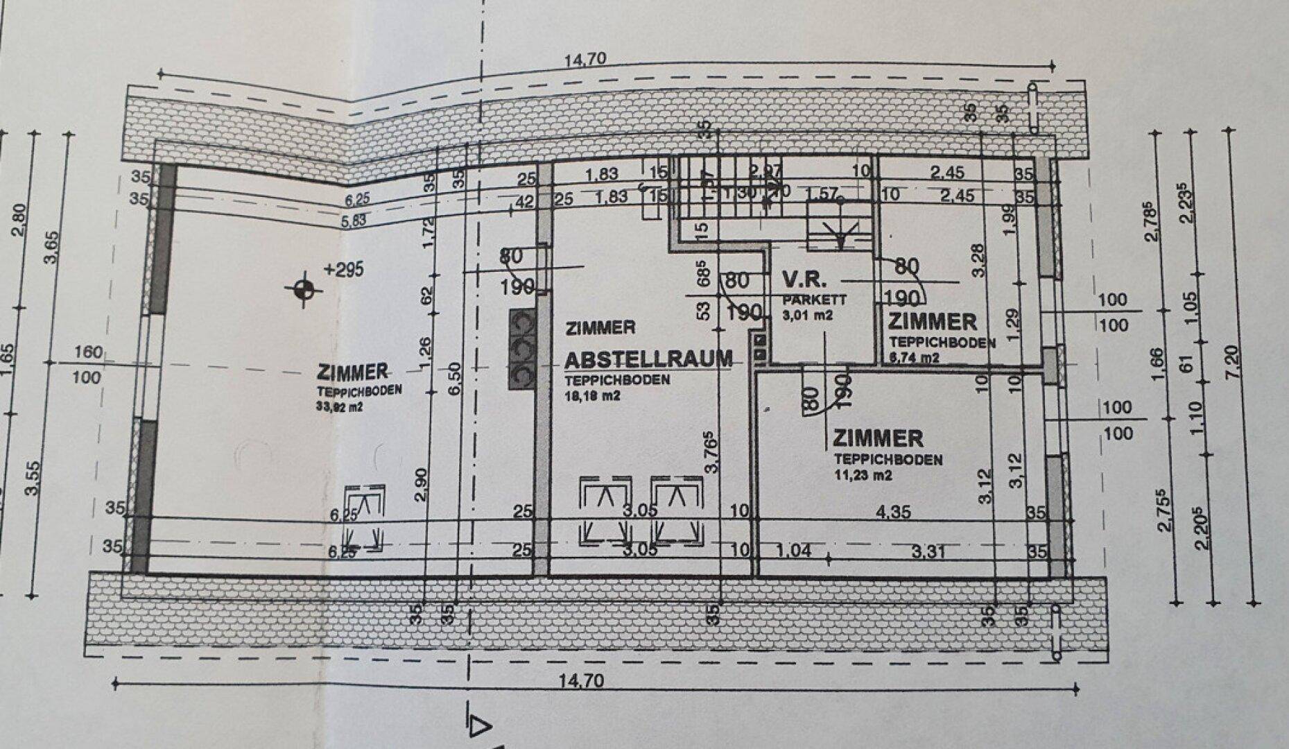 Grundriss des Obergeschosses mit mehreren Zimmern, Abstellraum und Vorraum.