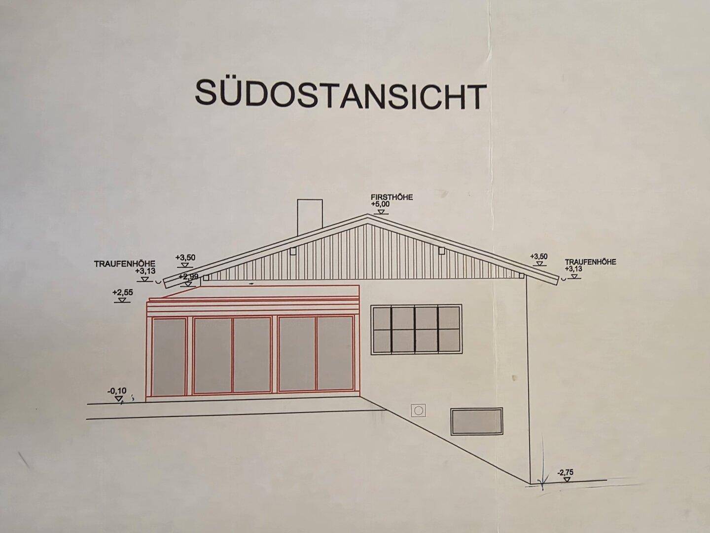 Südostansicht des Gebäudes mit Wintergarten und charakteristischer Dachkonstruktion.