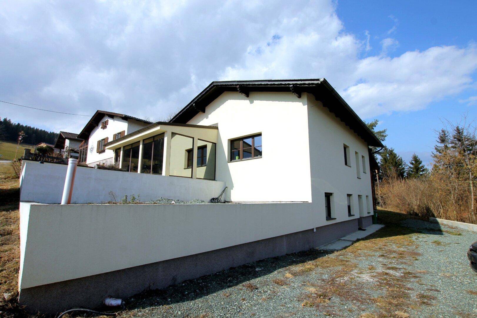 Familienparadies im Grünen – Großzügiges Einfamilienhaus mit Panorama-Wintergarten, Outdoor-Lounge und traumhaftem Fernblick - Ansicht 2