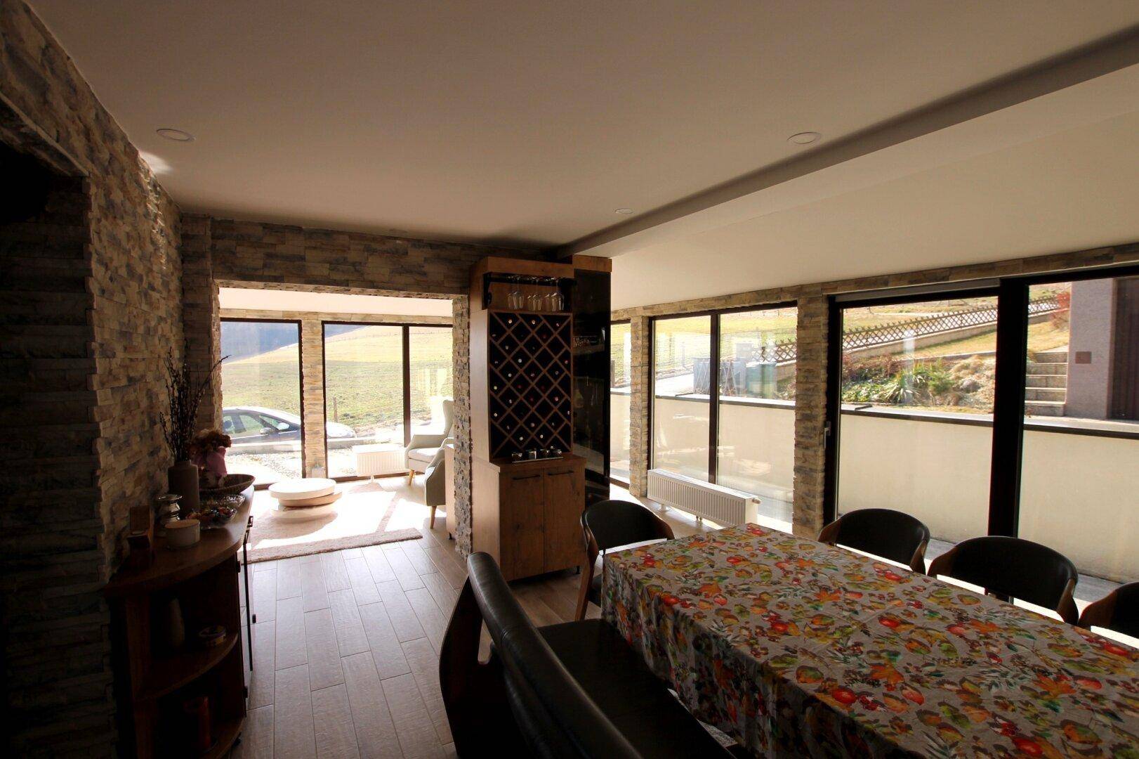 Familienparadies im Grünen – Großzügiges Einfamilienhaus mit Panorama-Wintergarten, Outdoor-Lounge und traumhaftem Fernblick - Ansicht 4
