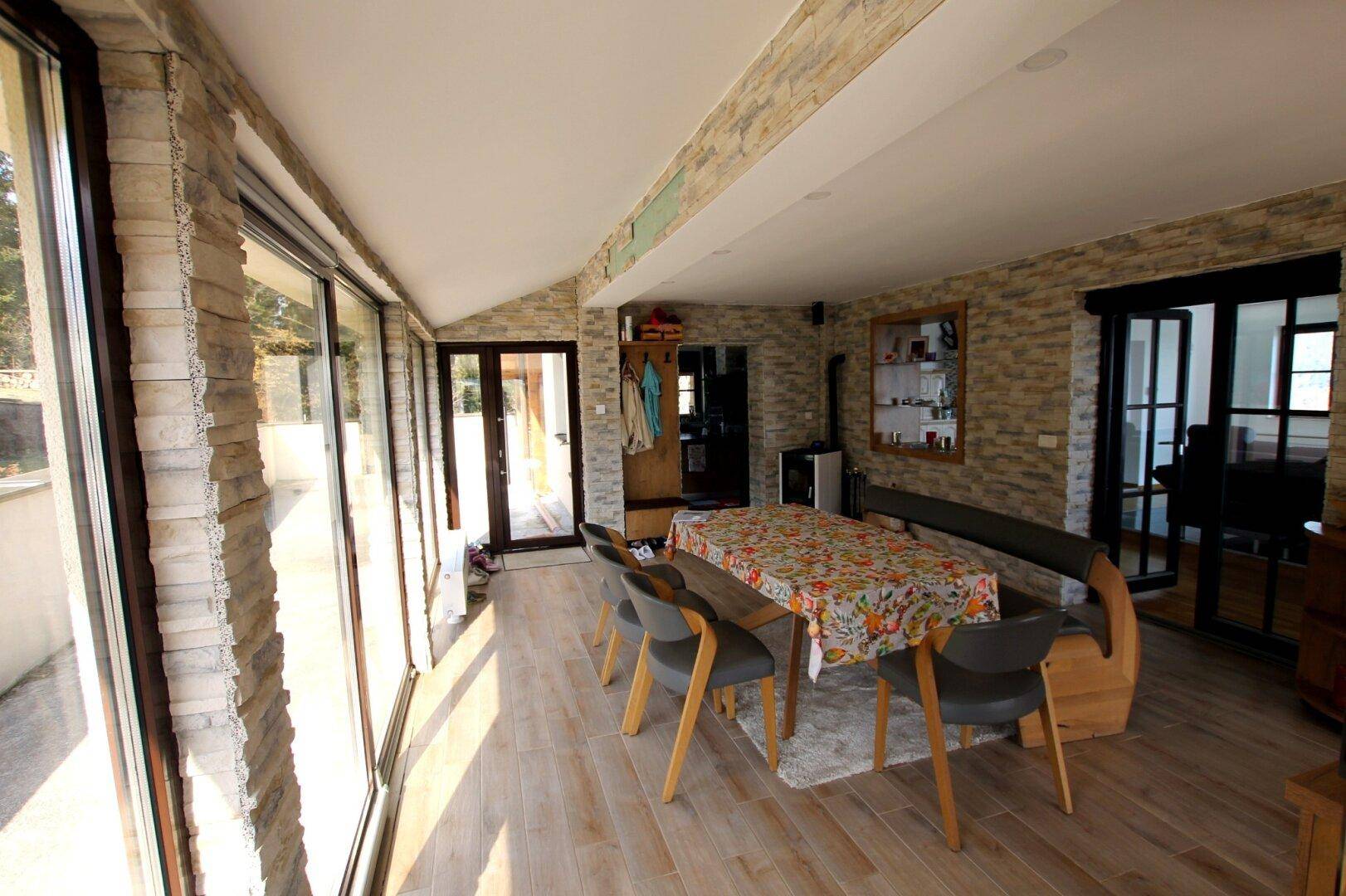 Familienparadies im Grünen – Großzügiges Einfamilienhaus mit Panorama-Wintergarten, Outdoor-Lounge und traumhaftem Fernblick - Mehr