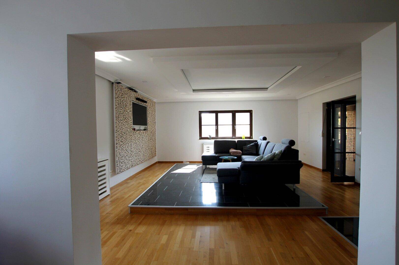 Familienparadies im Grünen – Großzügiges Einfamilienhaus mit Panorama-Wintergarten, Outdoor-Lounge und traumhaftem Fernblick - Ansicht 6