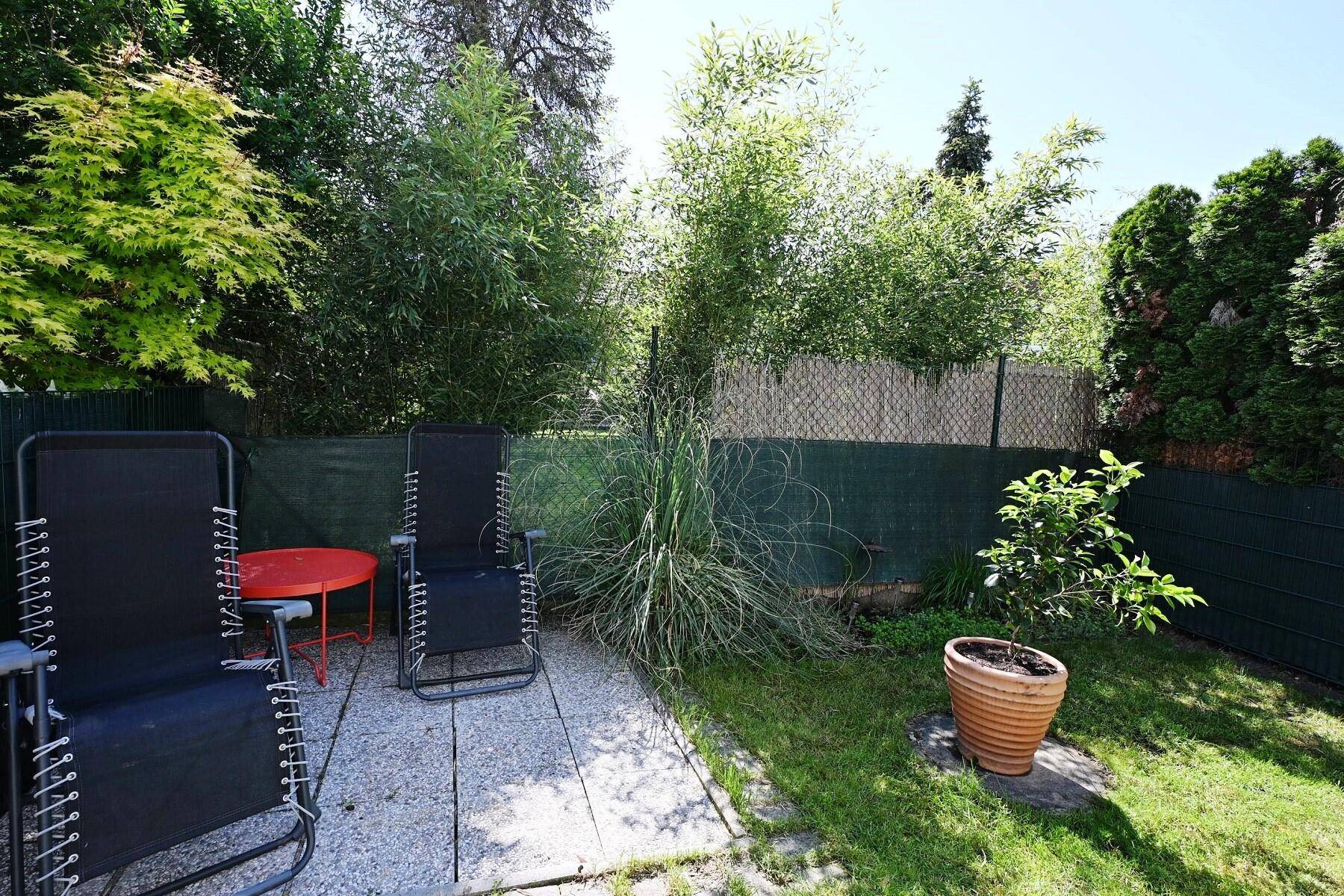 Garten mit Terrasse