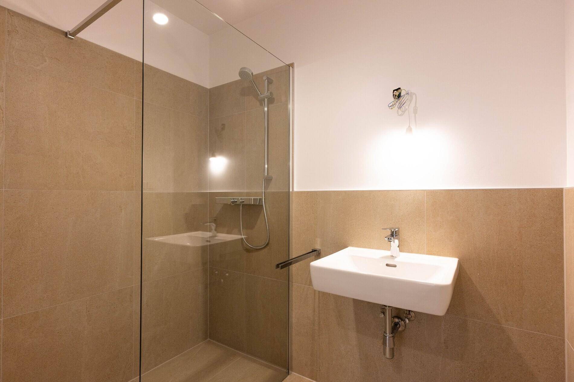 Badezimmer mit Dusche