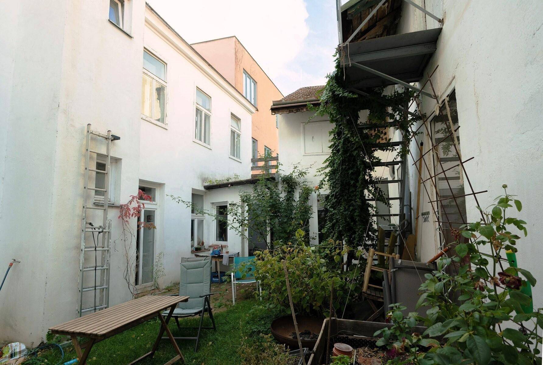 Innenhof zwischen vorderem und hinterem Teil