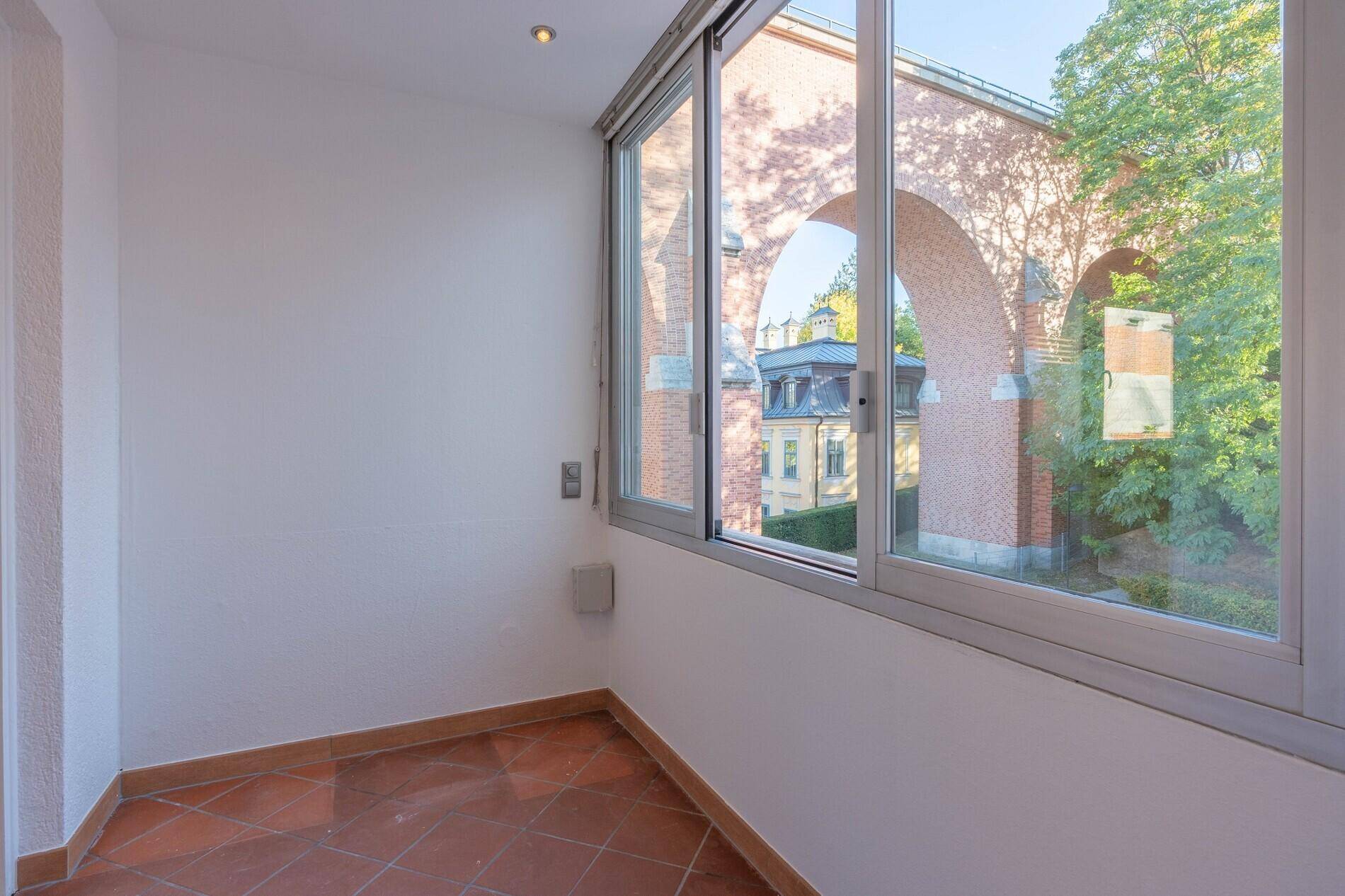 Loggia mit Blick auf Aquädukt