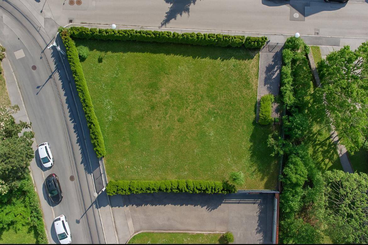 KI generiert - Grund ohne Haus