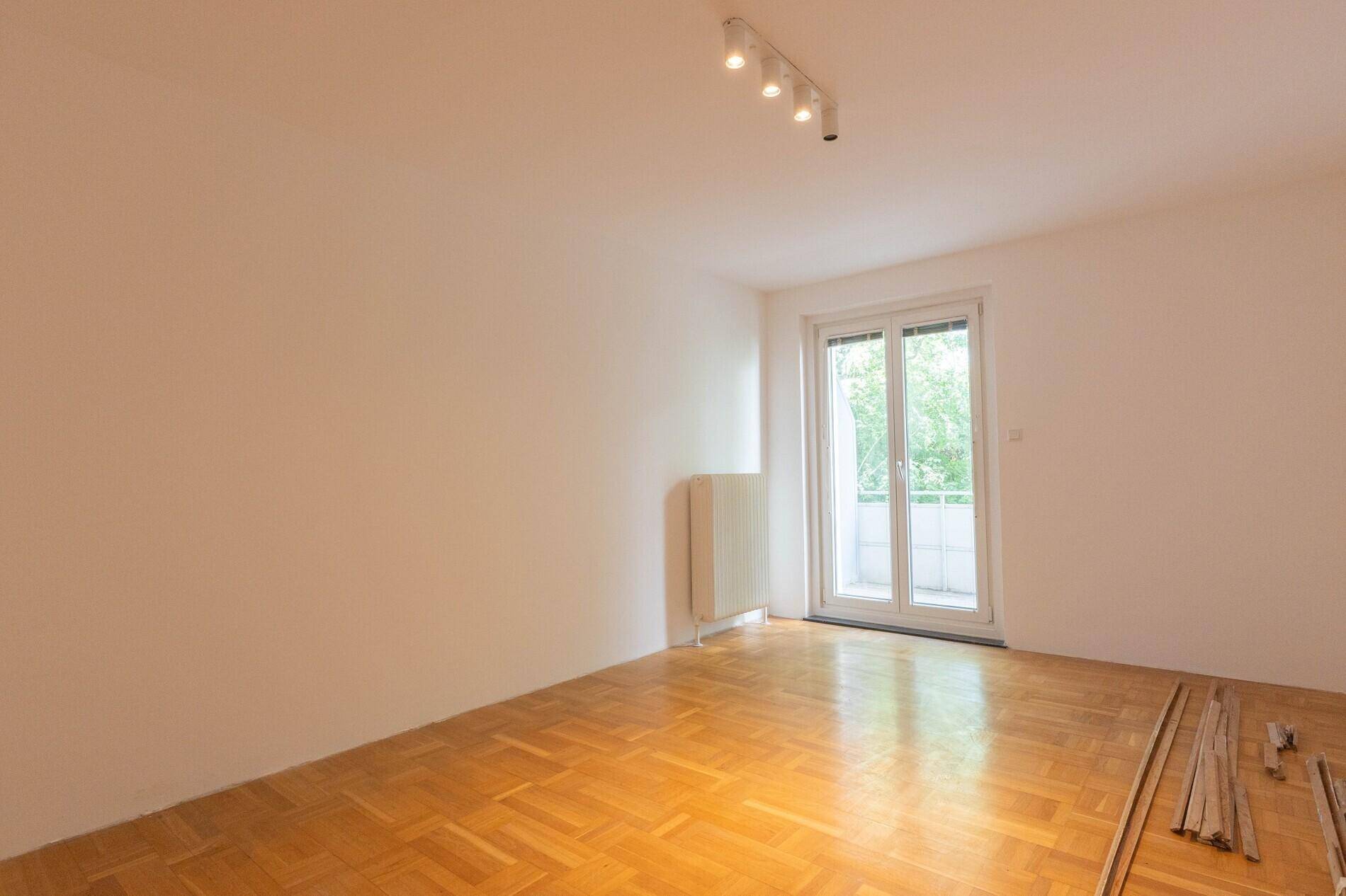Wohnzimmer mit Loggiazugang