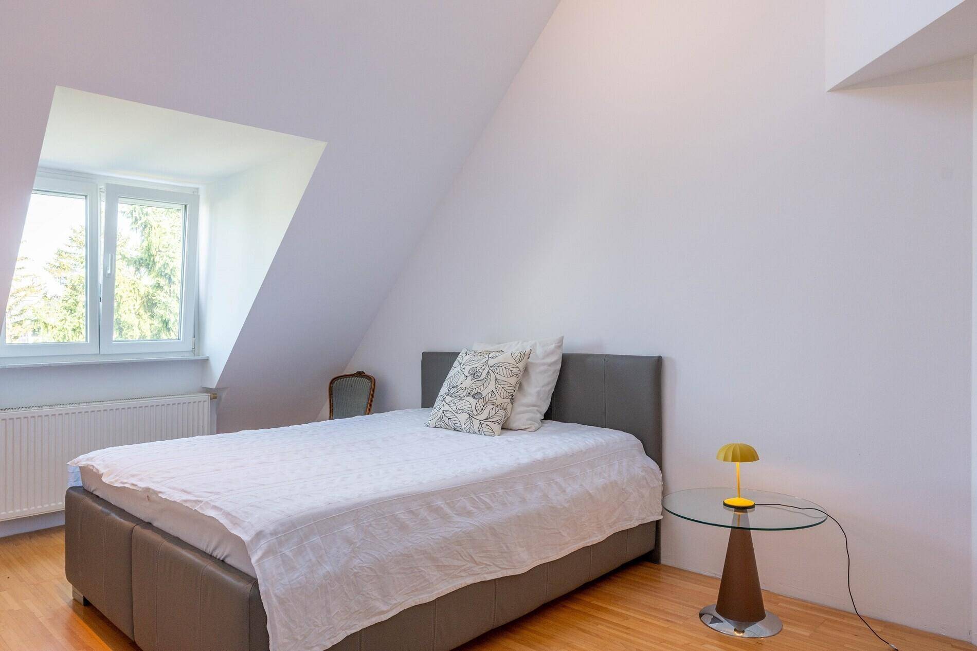 Großes Schlafzimmer