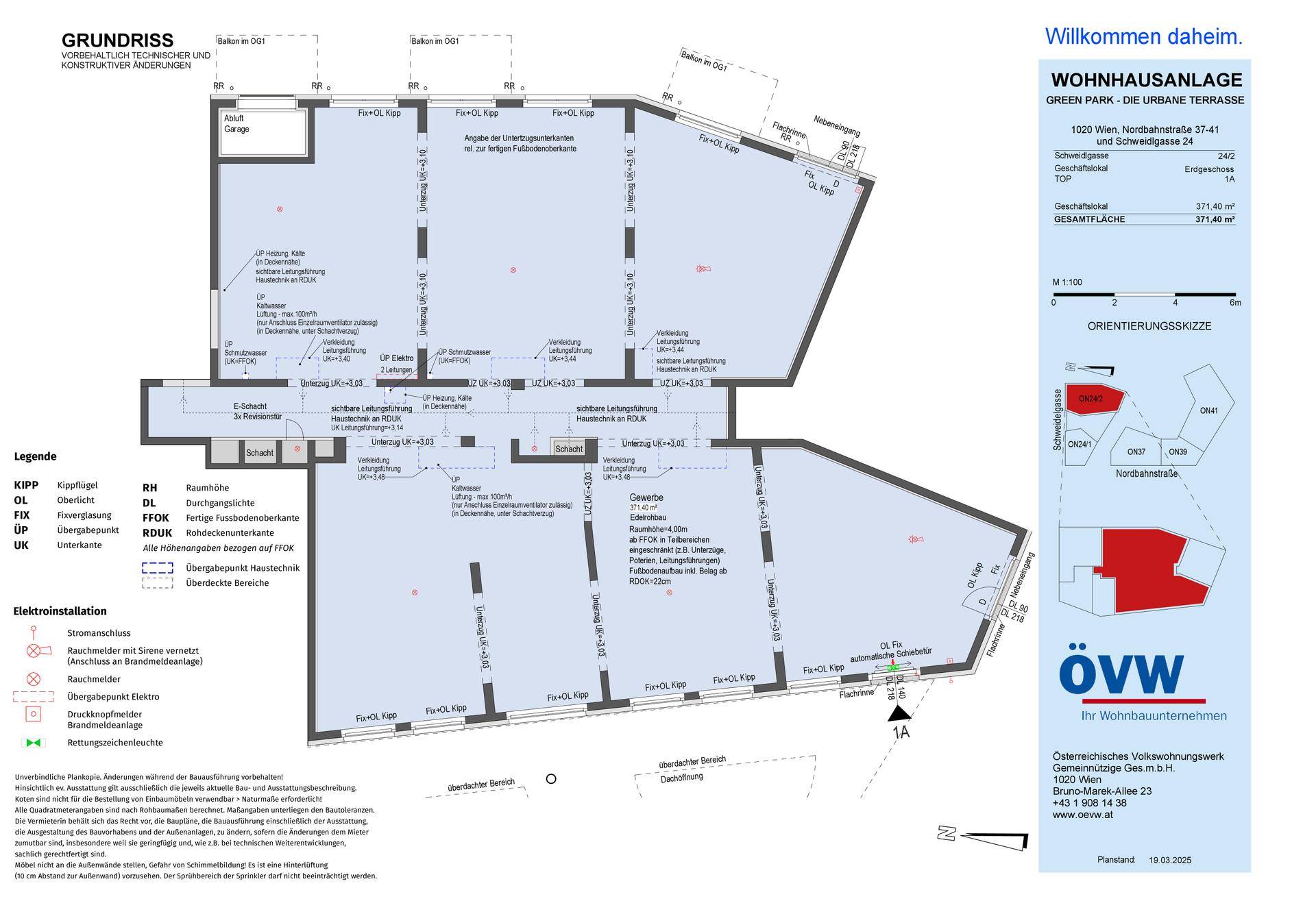 Detaillierter Grundriss einer Wohnanlage mit mehreren Einheiten und Elektroinstallationen.