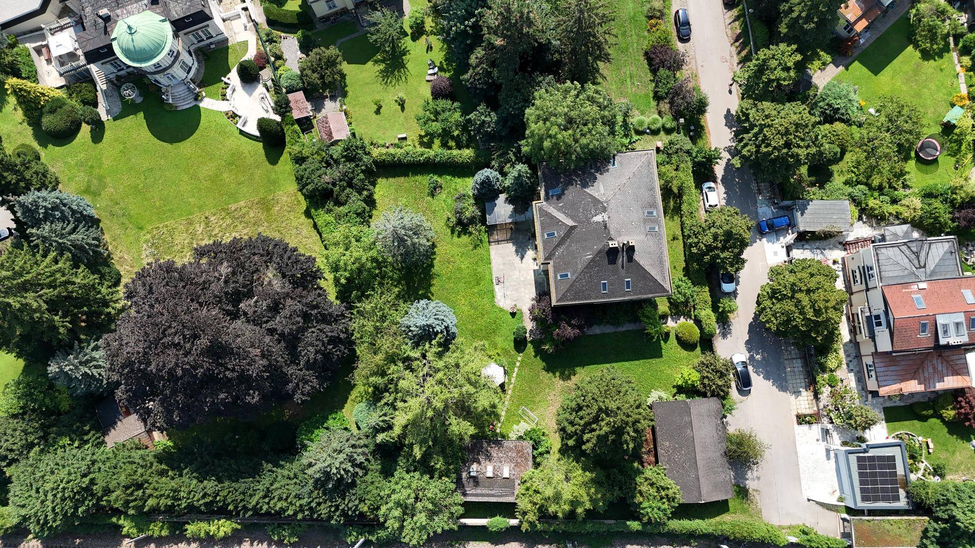 Mitten im Grünen &amp; im Villenviertel: Erstbezug nach Kernsanierung, ca. 785 m² Außenfläche, beheizter Wintergarten, Sauna im Souterrain u.v.m.! - Widok 4