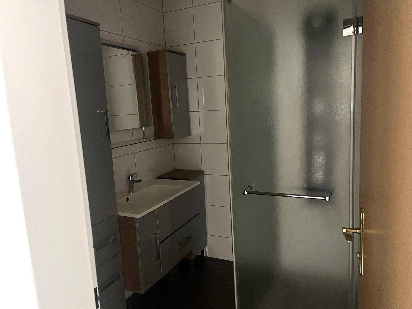 Badezimmer2.JPG