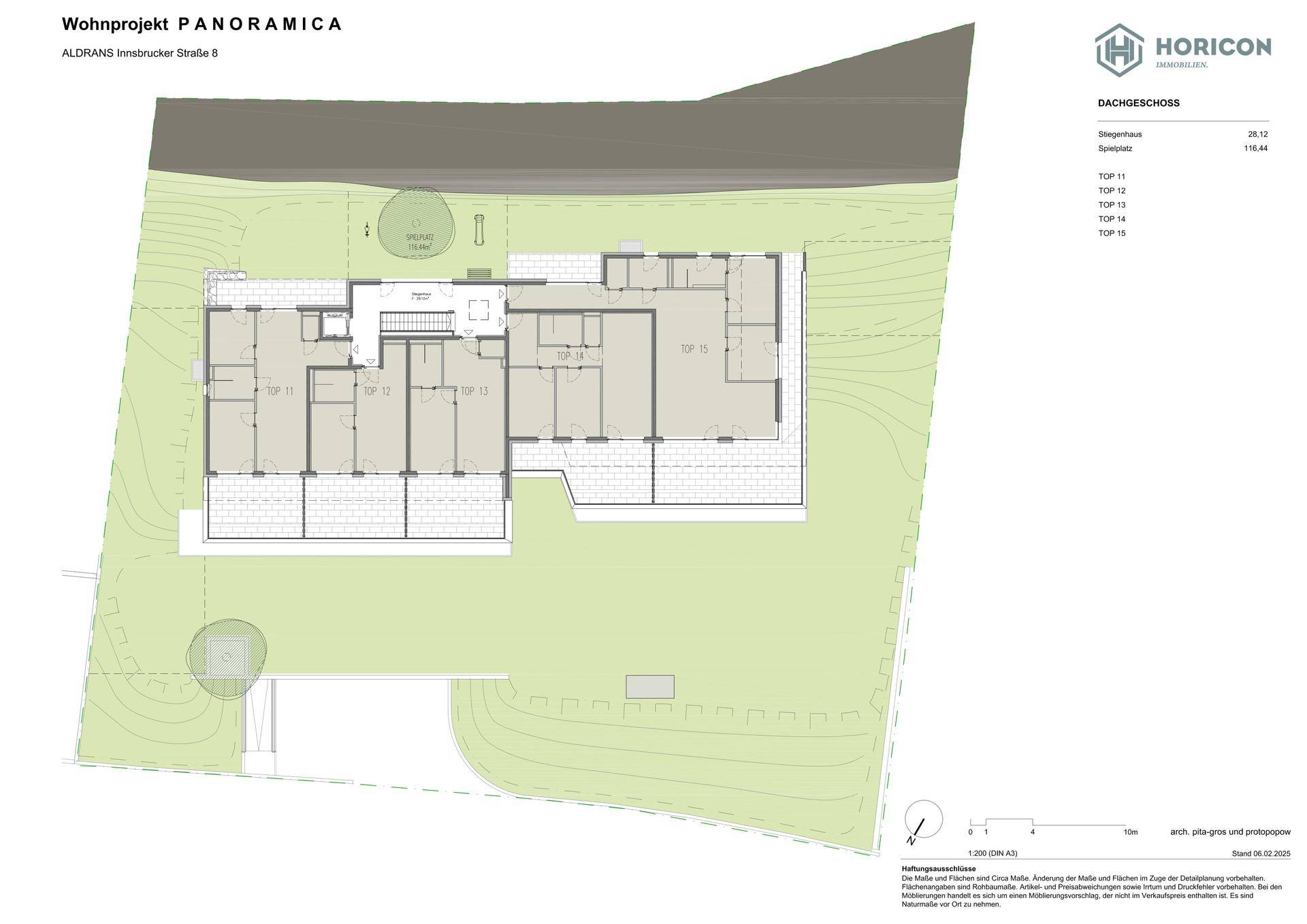 Grundriss des Dachgeschosses der Wohnanlage mit mehreren Wohneinheiten und Terrassen.
