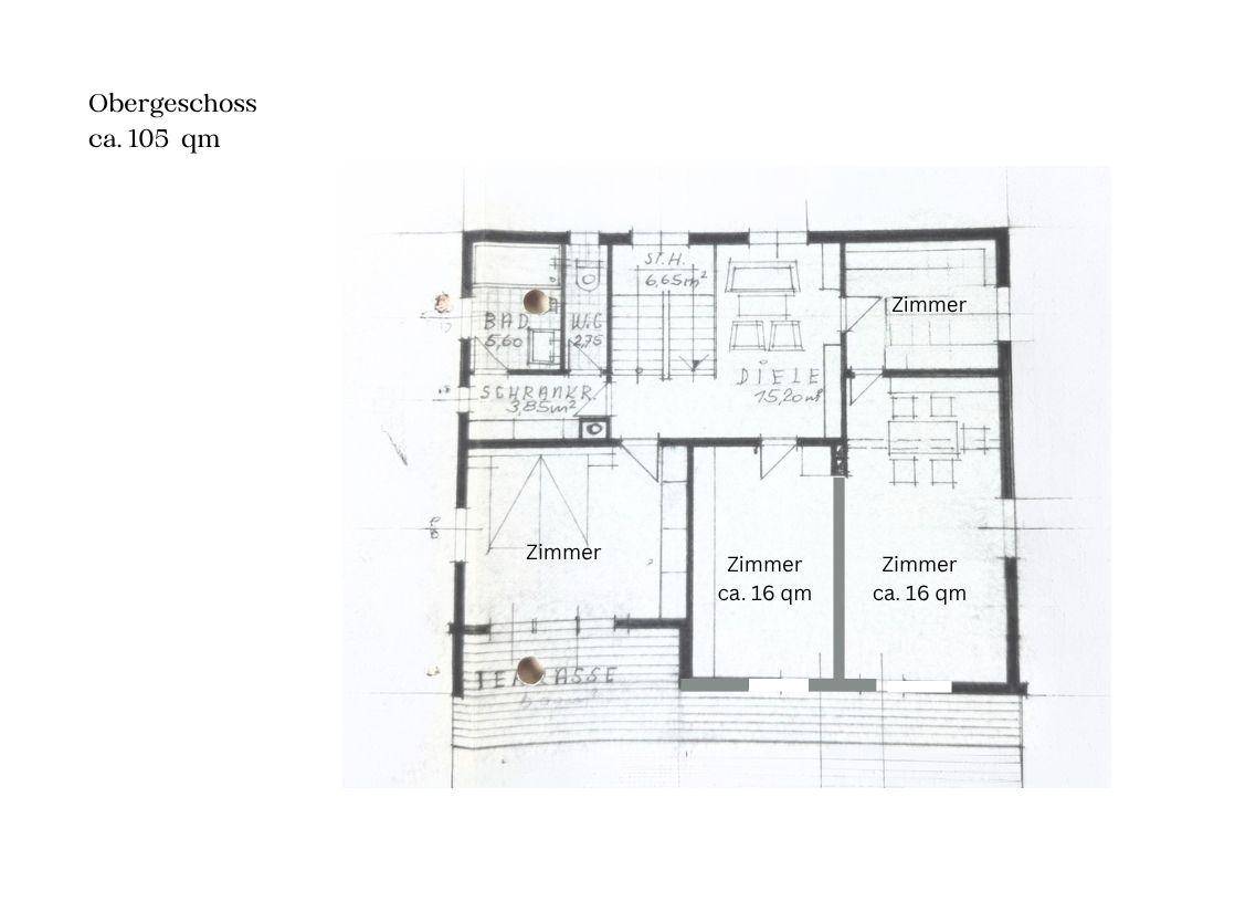 Grundriss des Obergeschosses mit mehreren Zimmern, Bad und Diele.