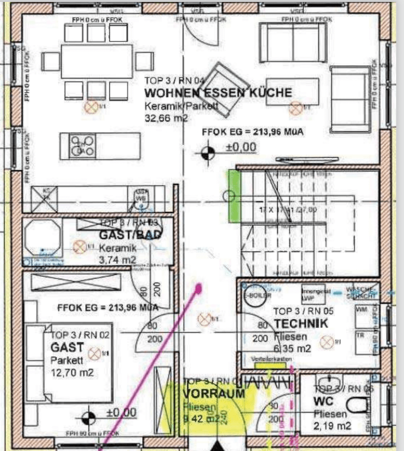 Grundriss des Erdgeschosses mit offenem Wohn-Ess-Küchenbereich, Gästezimmer und Technikraum.