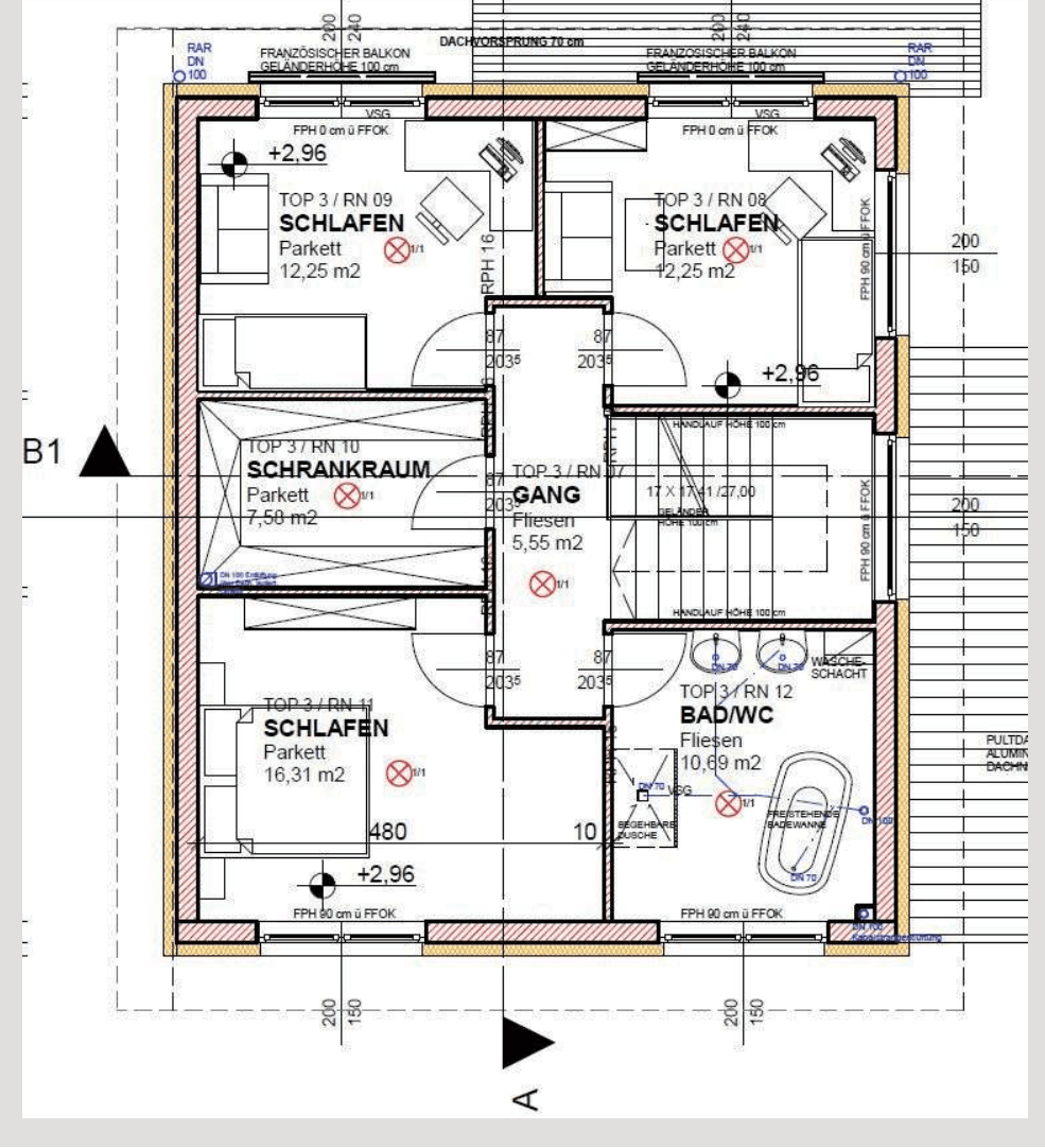 Detaillierter Grundriss der oberen Etage mit Schlafzimmern, Schrankraum und Badezimmer, inklusive Maßen.