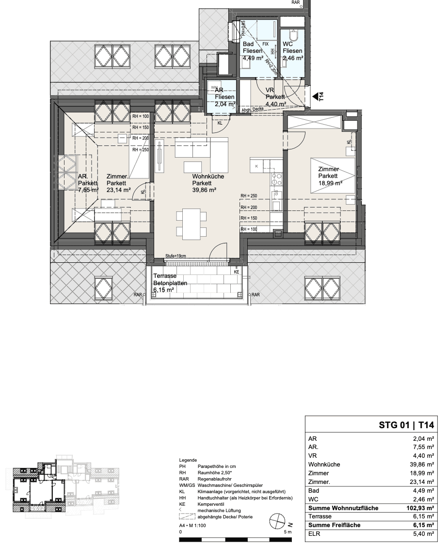 Grundriss einer Dachgeschosswohnung mit offenem Wohn-Kochbereich, mehreren Zimmern und großer Terrasse.