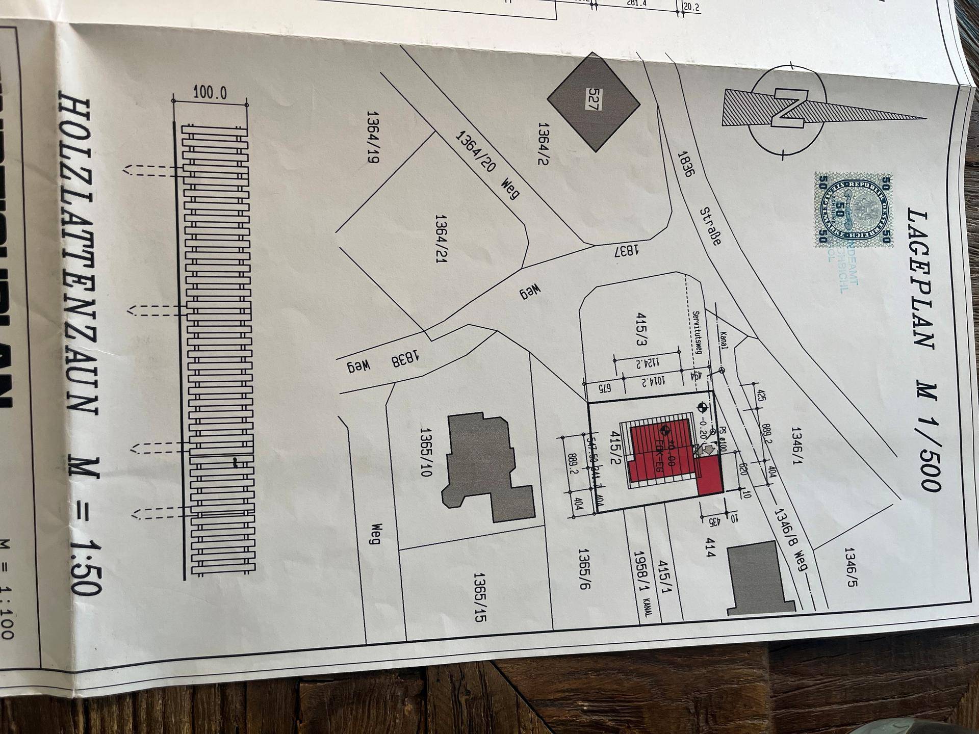 Lageplan des Grundstücks mit umliegenden Straßen und der Position des Gebäudes.