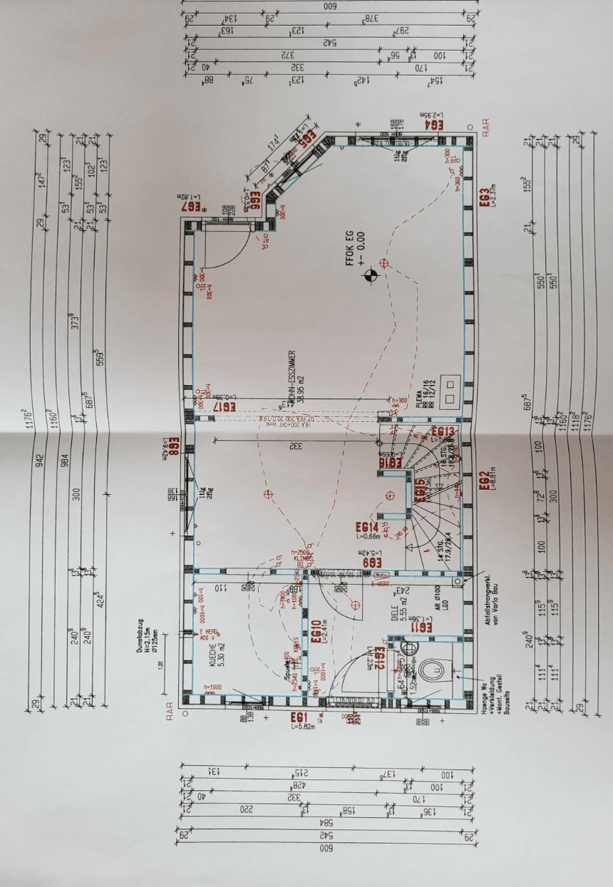Grundriss des Kellergeschosses mit Hobbyraum, weiterem Kellerraum und einem Badezimmer.