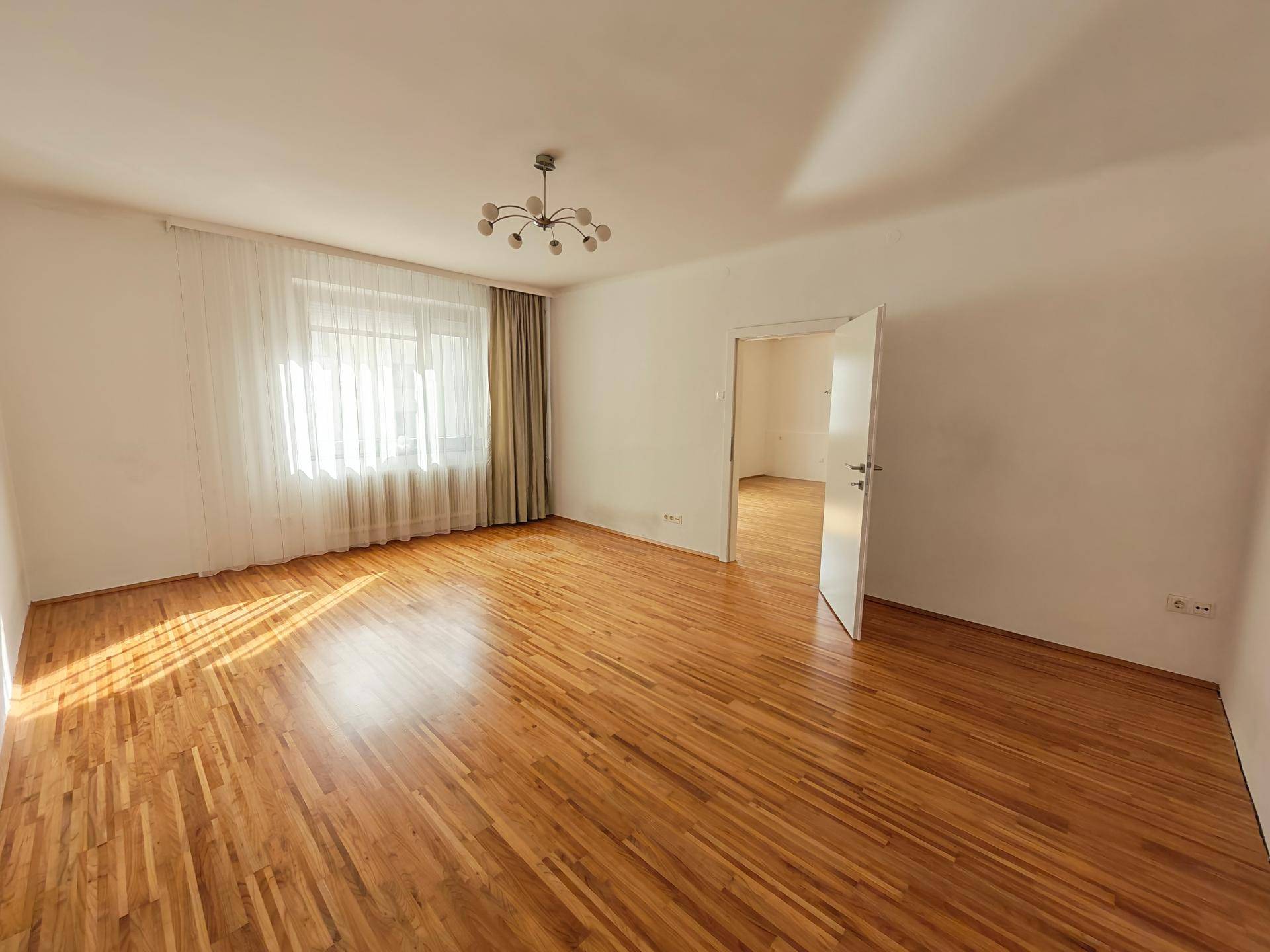 Zimmer A.jpg