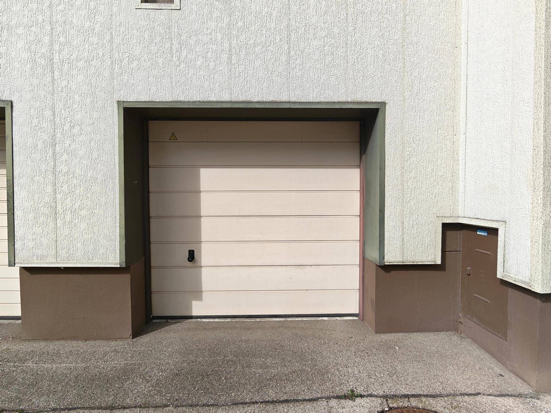 Garage1.jpg