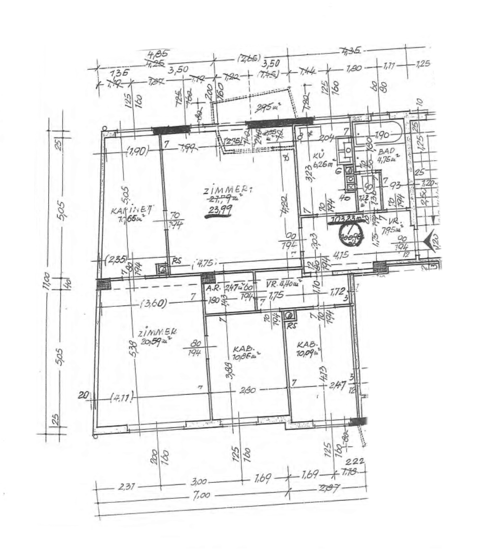 Handgezeichneter Grundriss mit Raumaufteilung und Maßangaben der Wohnung.