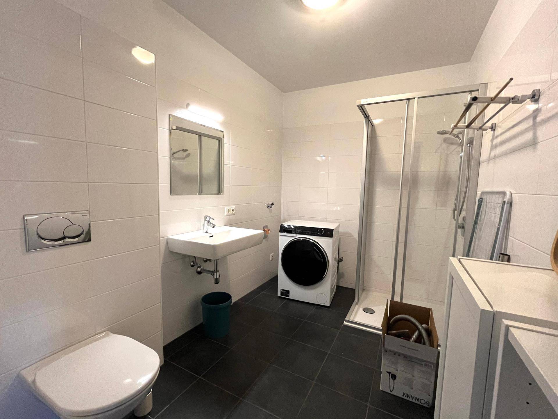 4_Bad mit Dusche und WC