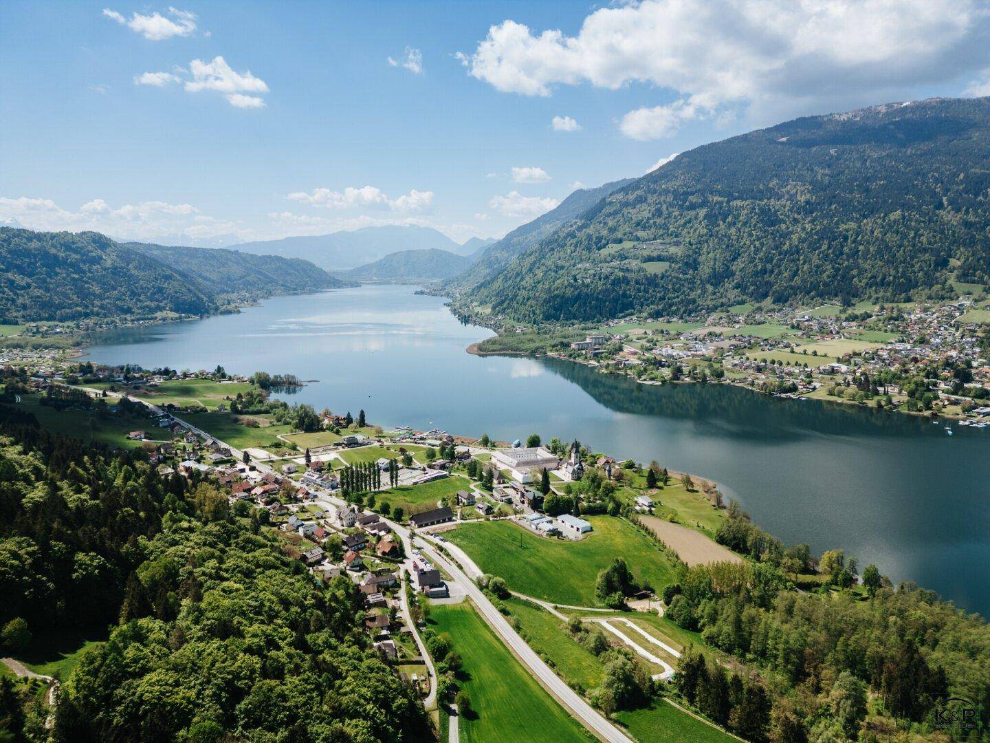 Einmaliges Baugrundstück mit Altbestand und seltener Freizeitwohnsitzwidmung – mit Seeblick am Ossiacher See – pohled 3