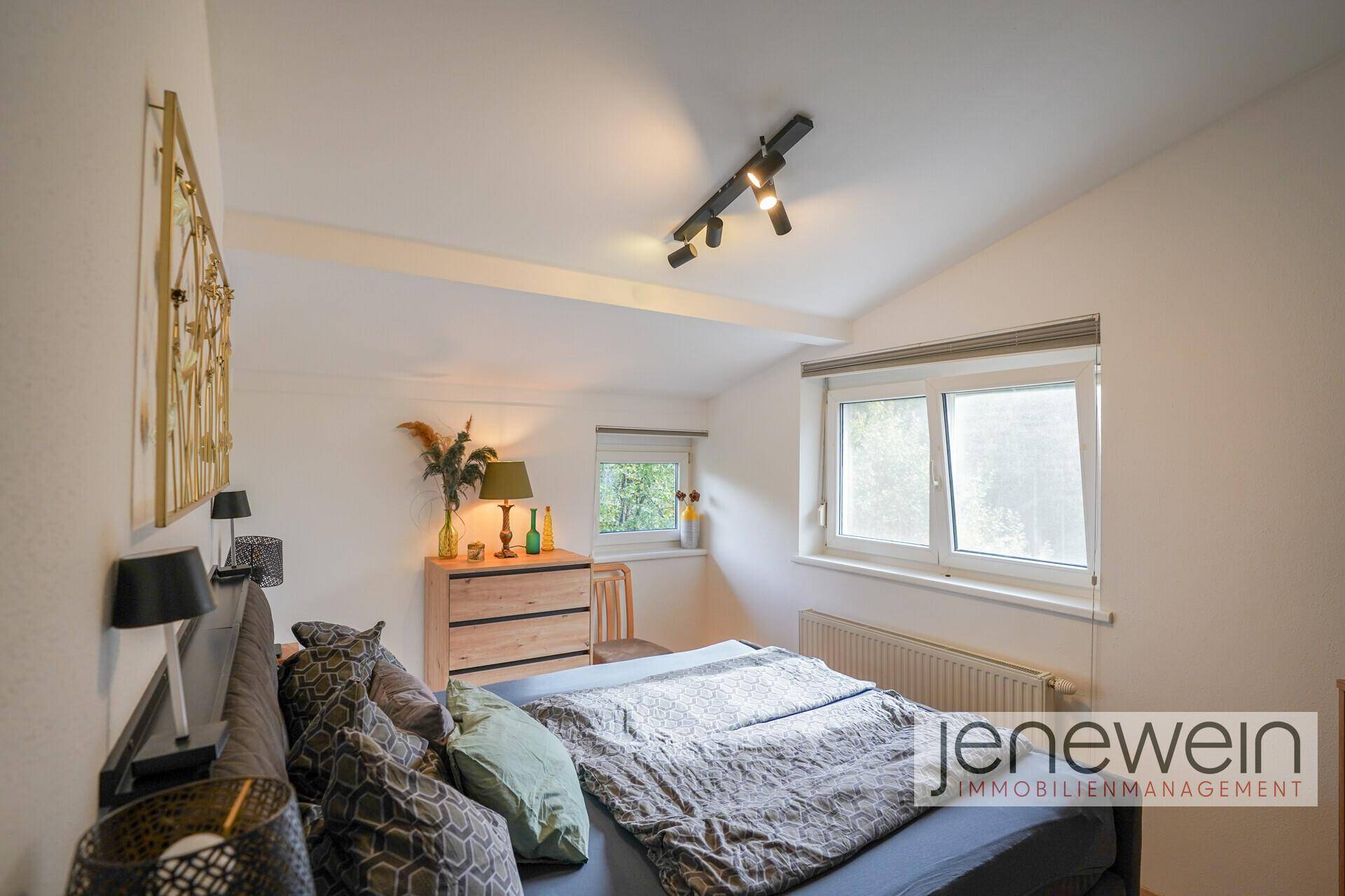 Schlafzimmer 1
