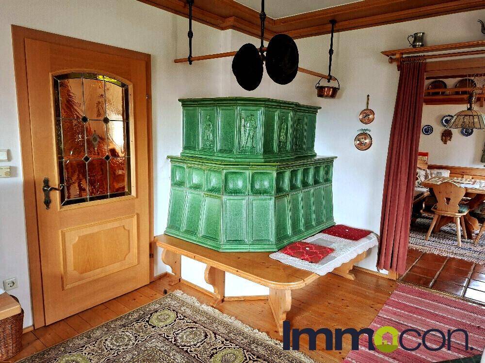 Kachelofen im Wohnzimmer