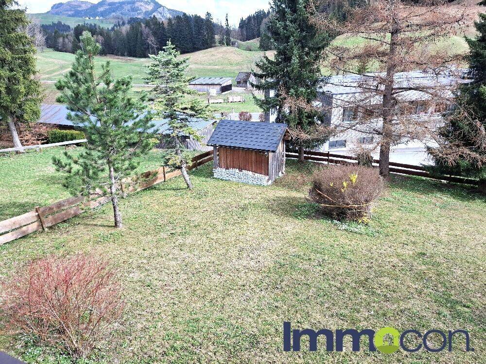 Grundstück mit Gartenhaus