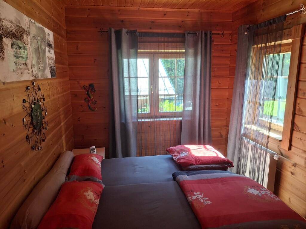 Schlafzimmer 1