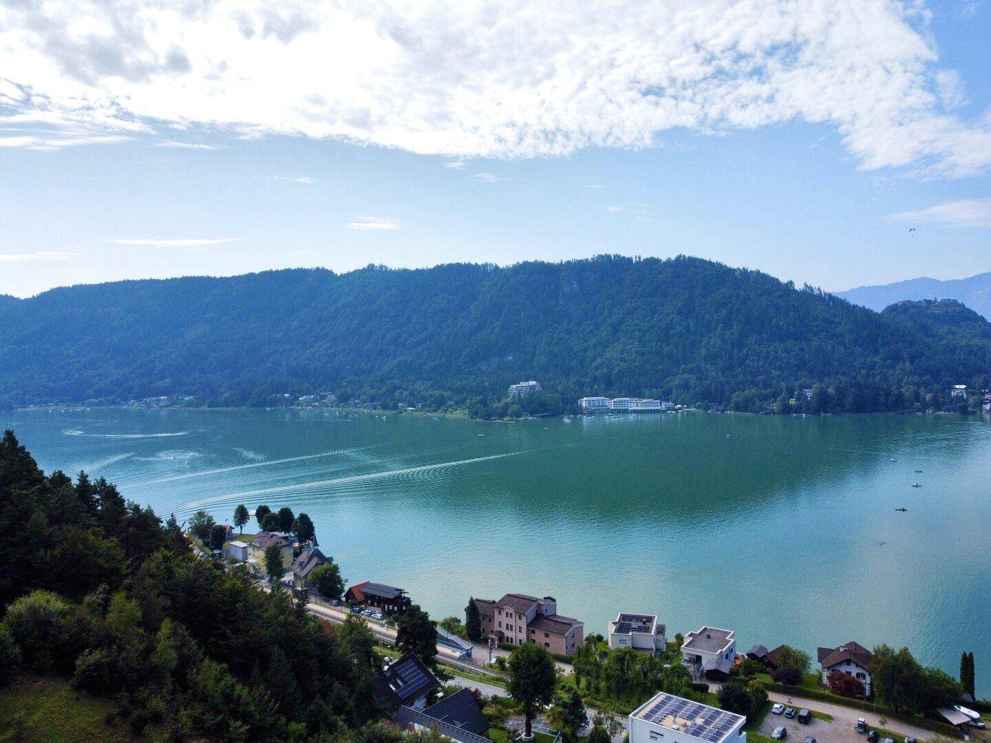IHR EXKLUSIVER RÜCKZUGSORT AM OSSIACHER SEE! SENSATIONELLES BAUGRUNDSTÜCK INKLUSIVE EINEM BEWILLIGTEN EINFAMILIENWOHNHAUS MIT UNBESCHREIBLICHEM SEE-, BERG- UND WEITBLICK! - Visning 6