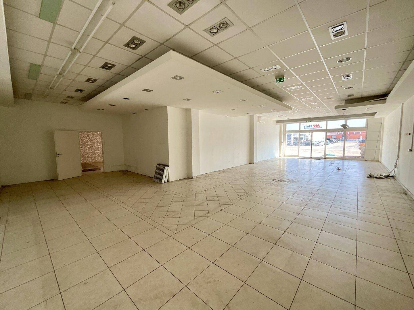 TOP GESCHÄFTSFLÄCHEN (MIT GRÖSSEN ZWISCHEN 112 m² - 672 m²) MIT SEHR VIELEN MÖGLICHKEITEN UND POTENTIAL IM GUT FREQUENTIERTEN VILLACHER GEWERBEGEBIET "MARIA-GAILER-STRASSE" - Ansicht 4