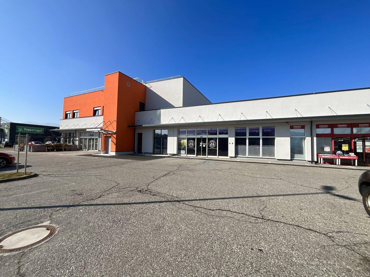 TOP GESCHÄFTSFLÄCHEN (MIT GRÖSSEN ZWISCHEN 112 m² - 672 m²) MIT SEHR VIELEN MÖGLICHKEITEN UND POTENTIAL IM GUT FREQUENTIERTEN VILLACHER GEWERBEGEBIET "MARIA-GAILER-STRASSE" - Ansicht 2