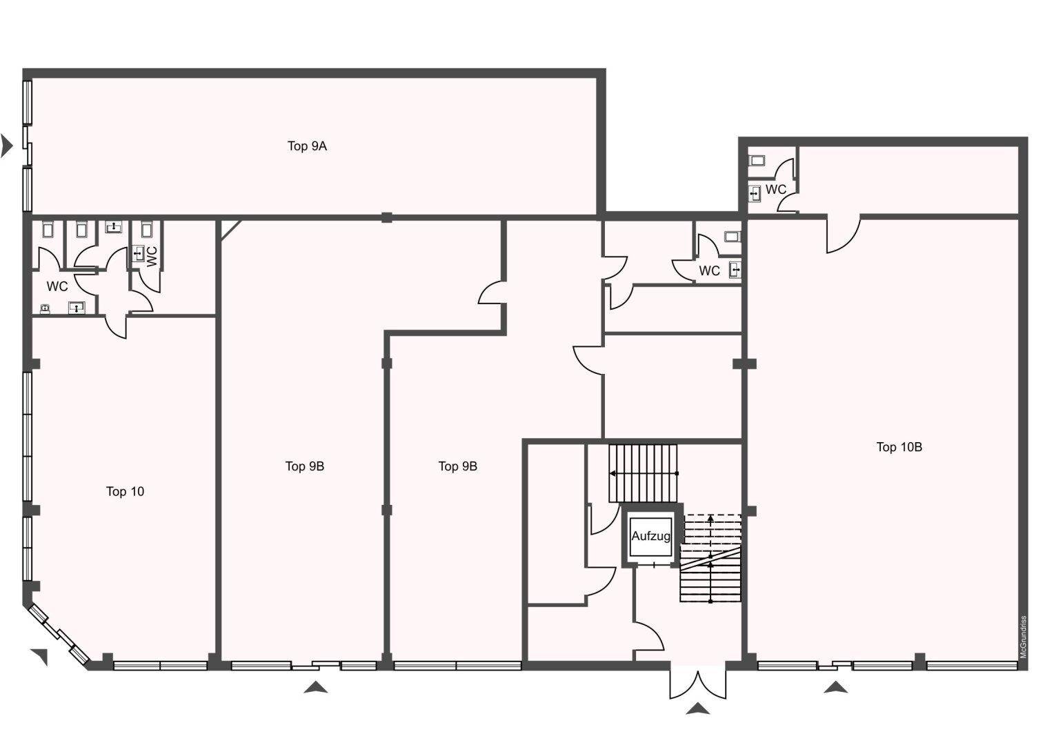 Grundriss des Erdgeschosses mit mehreren Ladenflächen, Treppenhaus und Aufzug.